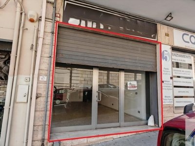 locale commerciale in vendita a Reggio di Calabria in zona Centro Storico