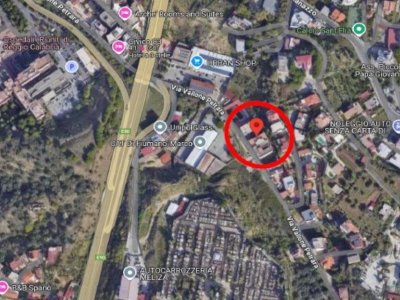 locale commerciale in vendita a Reggio di Calabria in zona Eremo