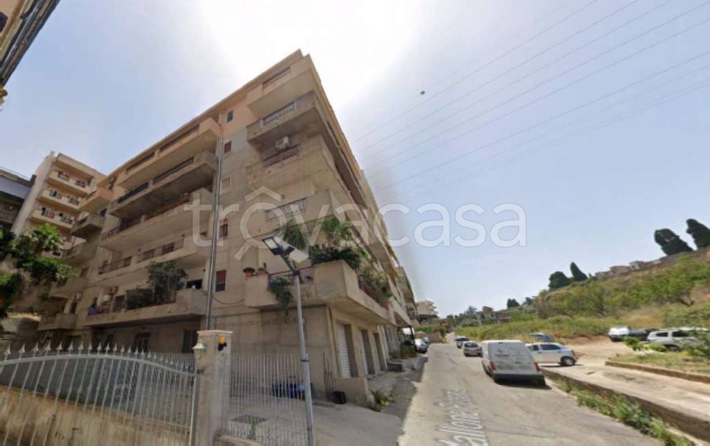 locale commerciale in vendita a Reggio di Calabria in zona Eremo