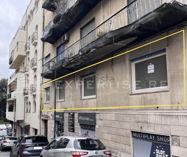 ufficio in vendita a Reggio di Calabria in zona Centro Storico