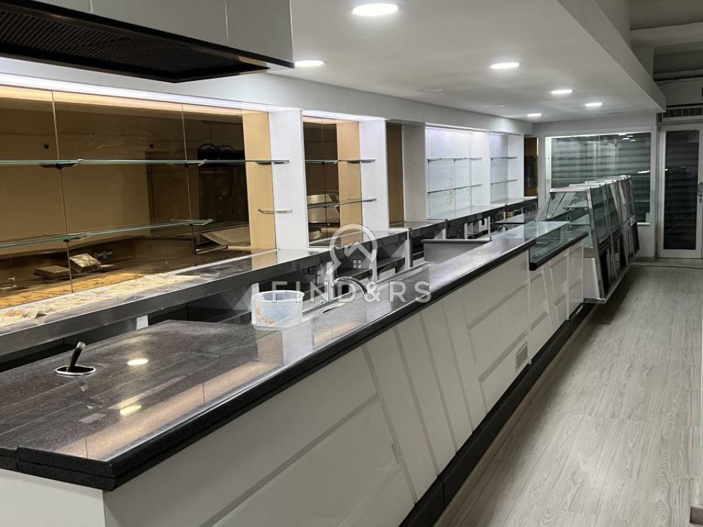 negozio in vendita a Reggio di Calabria in zona Catona