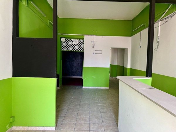 negozio in vendita a Reggio di Calabria in zona Sbarre