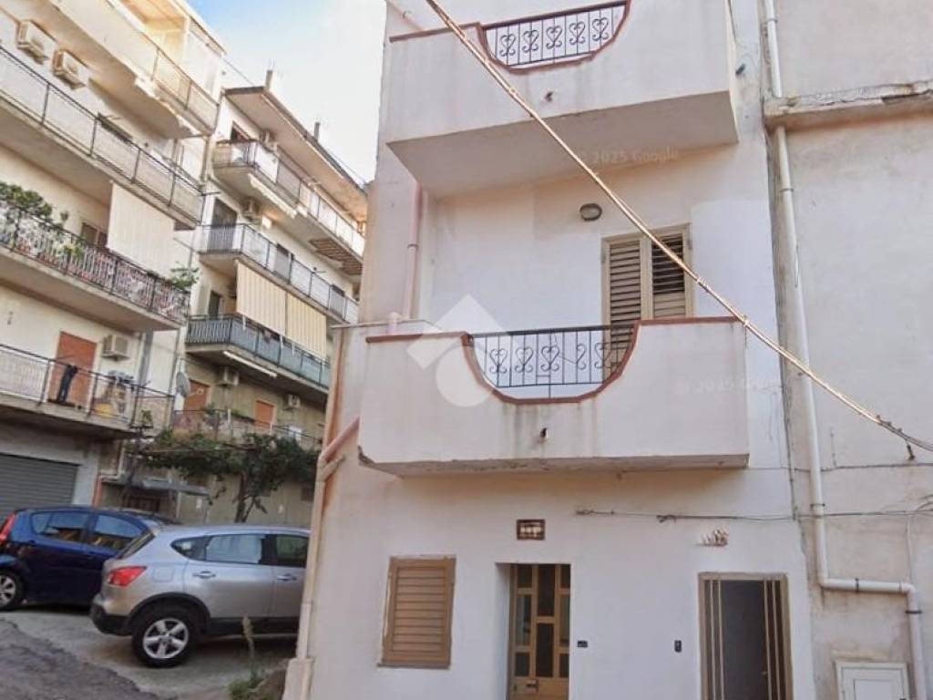intera palazzina in vendita a Reggio di Calabria in zona Modena