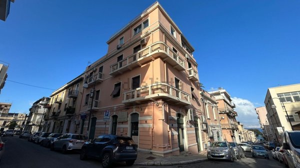 locale commerciale in vendita a Reggio di Calabria in zona Centro Storico