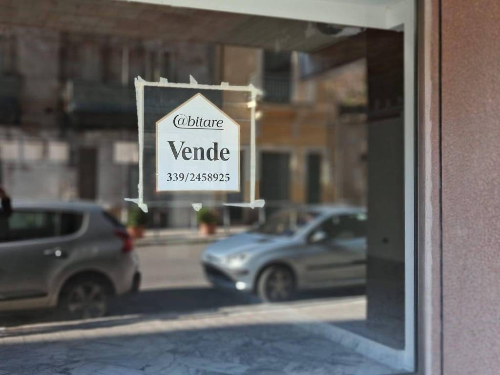 negozio in vendita a Reggio di Calabria in zona Santa Caterina