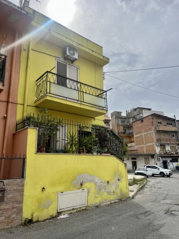casa indipendente in vendita a Reggio di Calabria in zona Modena