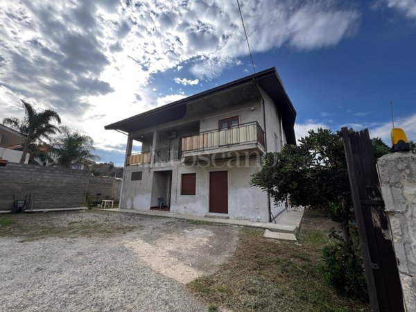 casa indipendente in vendita a Reggio di Calabria in zona Pellaro