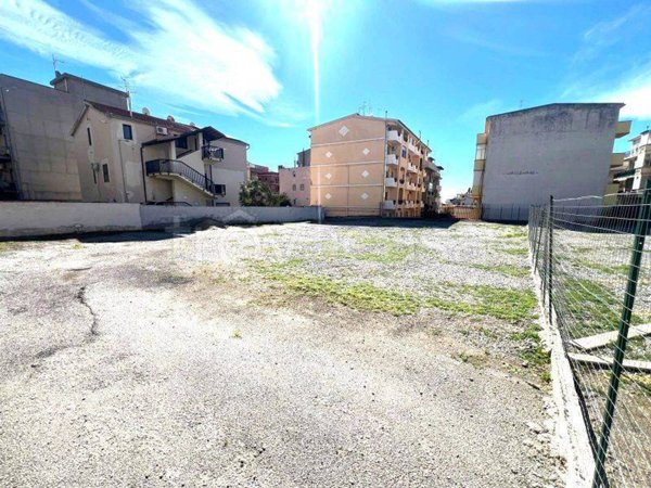 terreno edificabile in vendita a Reggio di Calabria in zona Rione Ferrovieri