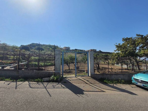 terreno edificabile in vendita a Reggio di Calabria in zona Pellaro