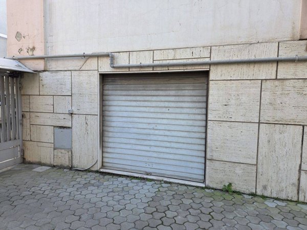 negozio in vendita a Reggio di Calabria in zona Pineta Zerbi