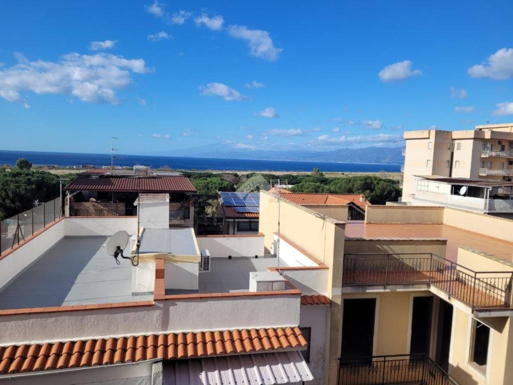 appartamento in vendita a Reggio di Calabria in zona Ravagnese