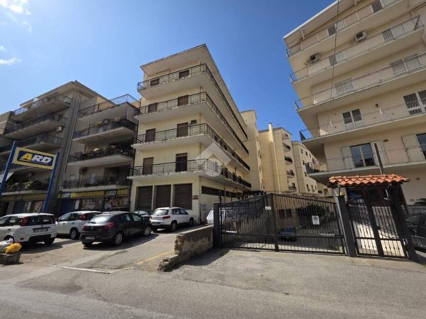 appartamento in vendita a Reggio di Calabria in zona Sbarre