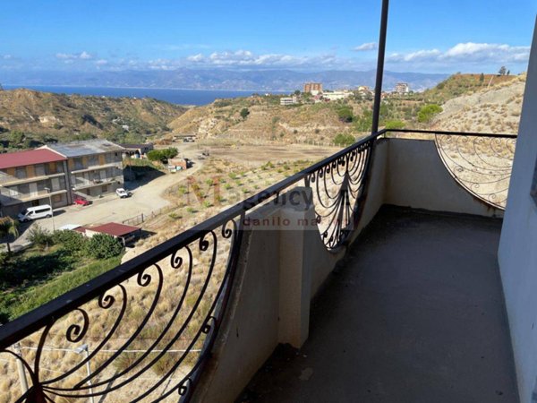 intera palazzina in vendita a Reggio di Calabria in zona Gallina