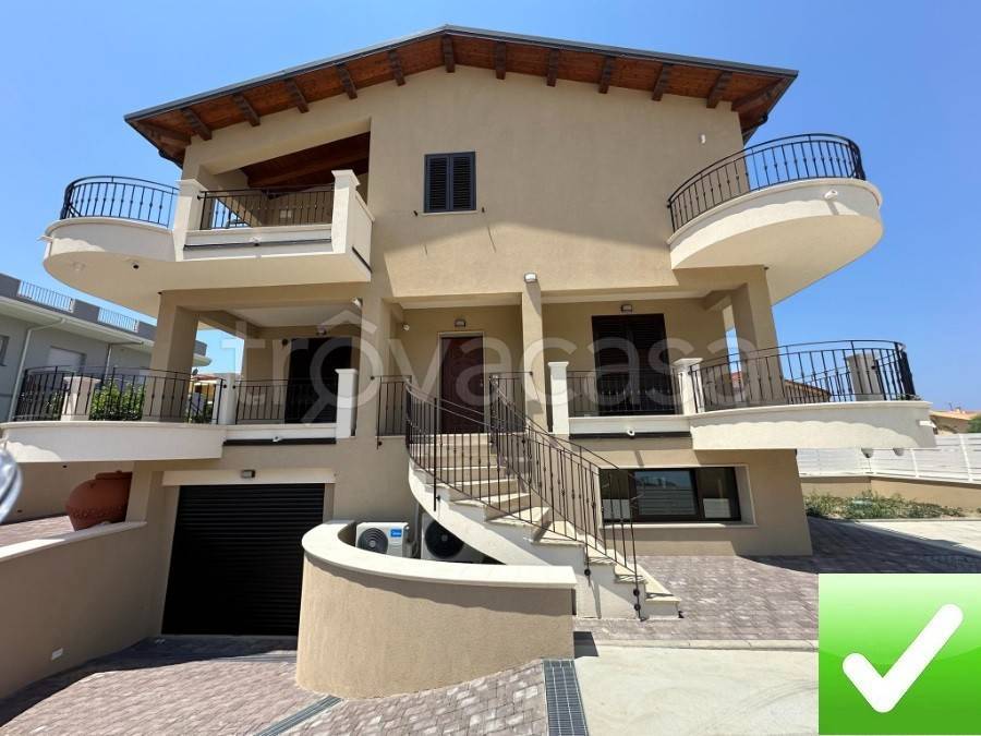 casa indipendente in vendita a Reggio di Calabria in zona Pellaro