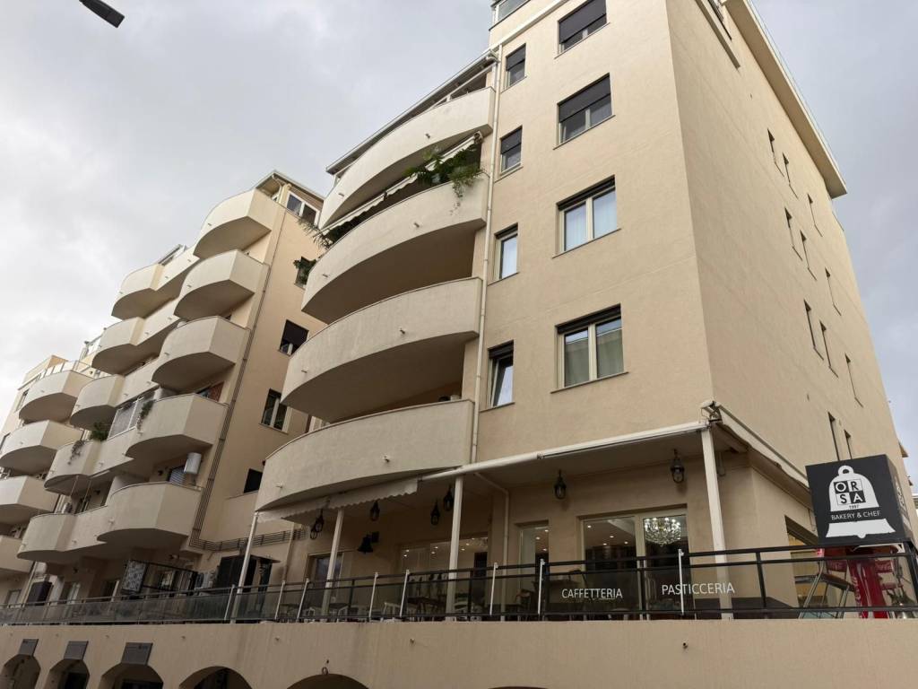 negozio in vendita a Reggio di Calabria in zona Santa Caterina