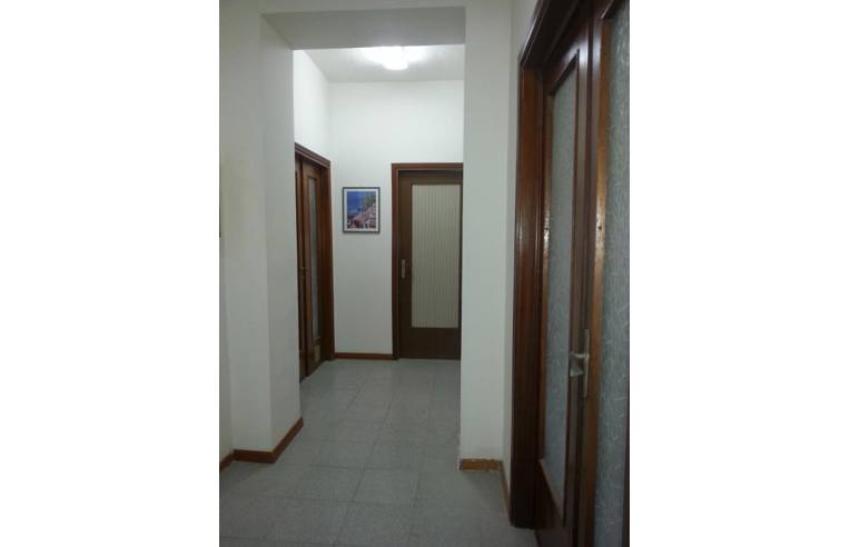 locale commerciale in vendita a Reggio di Calabria in zona Centro Storico