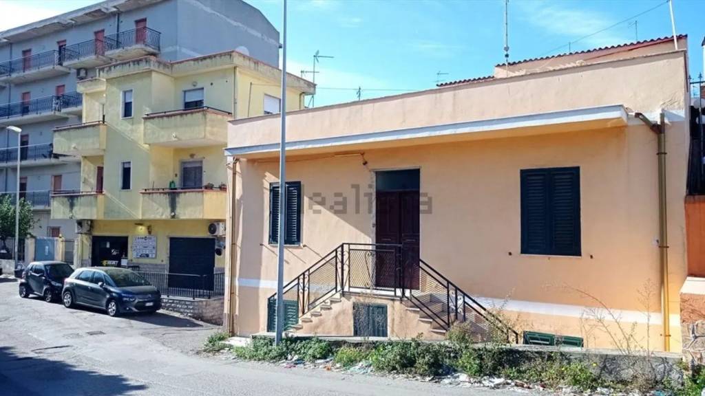 casa indipendente in vendita a Reggio di Calabria in zona Modena