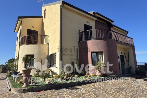 casa indipendente in vendita a Reggio di Calabria in zona Gallina