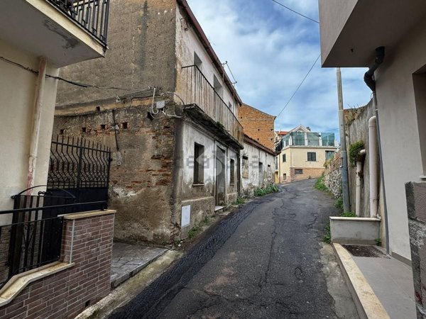 casa indipendente in vendita a Reggio di Calabria in zona Vito