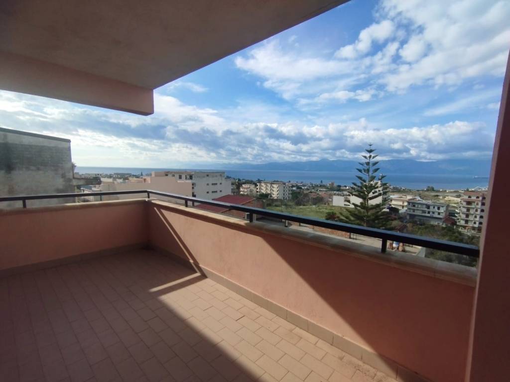 appartamento in vendita a Reggio di Calabria in zona Gallina