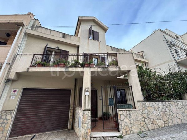 casa indipendente in vendita a Reggio di Calabria in zona Centro Storico