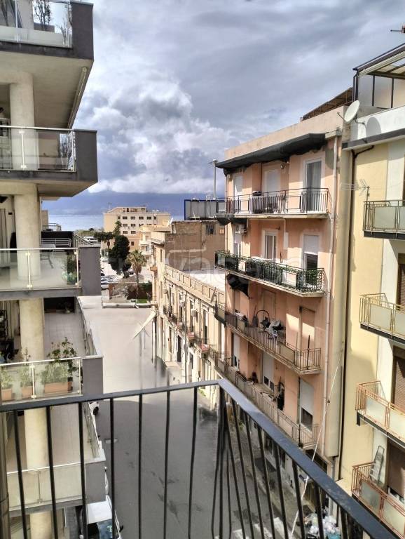 appartamento in vendita a Reggio di Calabria in zona Rione Ferrovieri