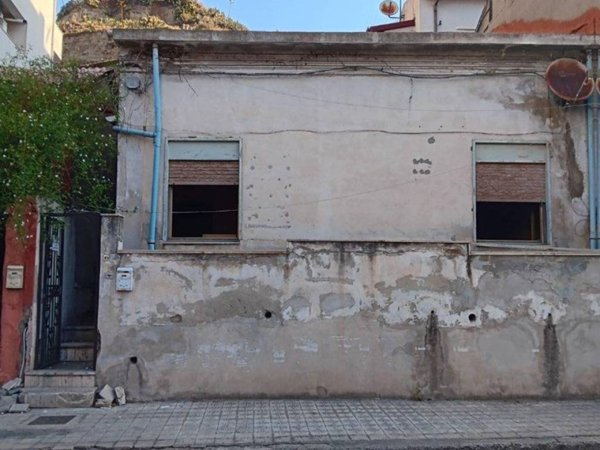 casa indipendente in vendita a Reggio di Calabria in zona Tremulini