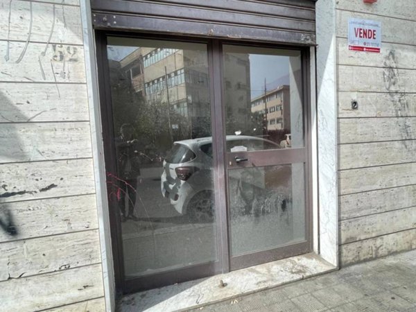 negozio in vendita a Reggio di Calabria in zona Stadio