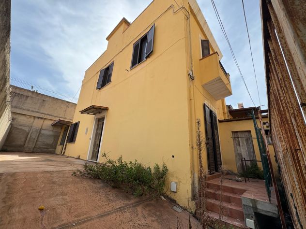 casa indipendente in vendita a Reggio di Calabria in zona Sbarre