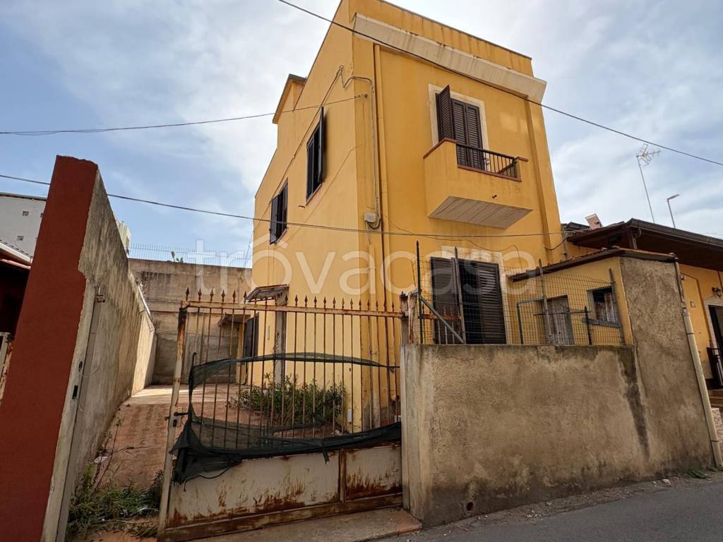 casa indipendente in vendita a Reggio di Calabria in zona Sbarre