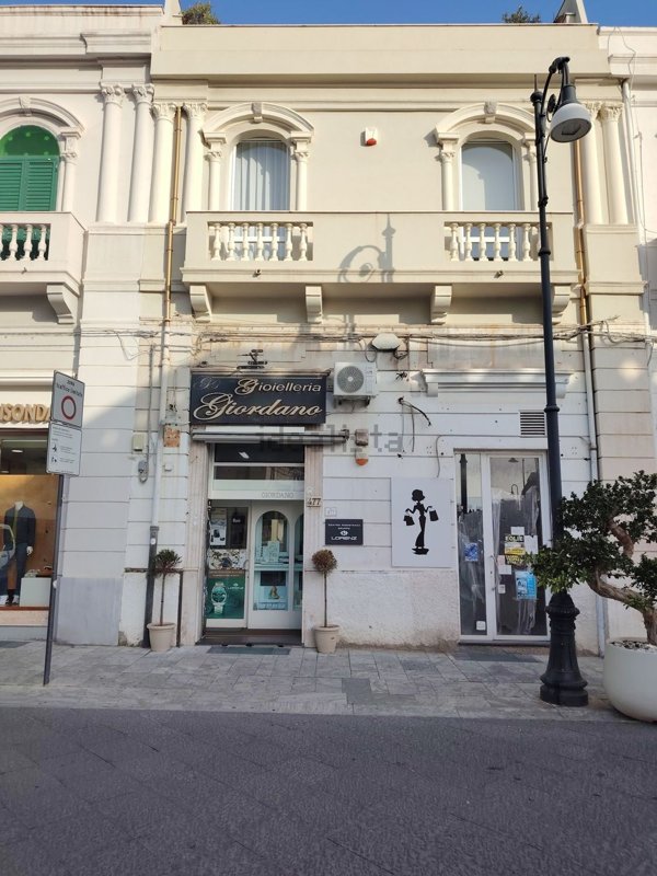 locale commerciale in vendita a Reggio di Calabria in zona Centro Storico