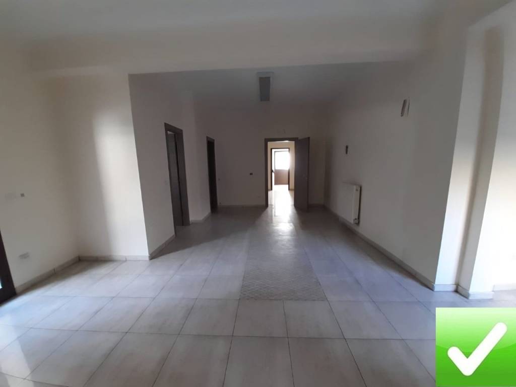 negozio in vendita a Reggio di Calabria in zona Trabocchetto