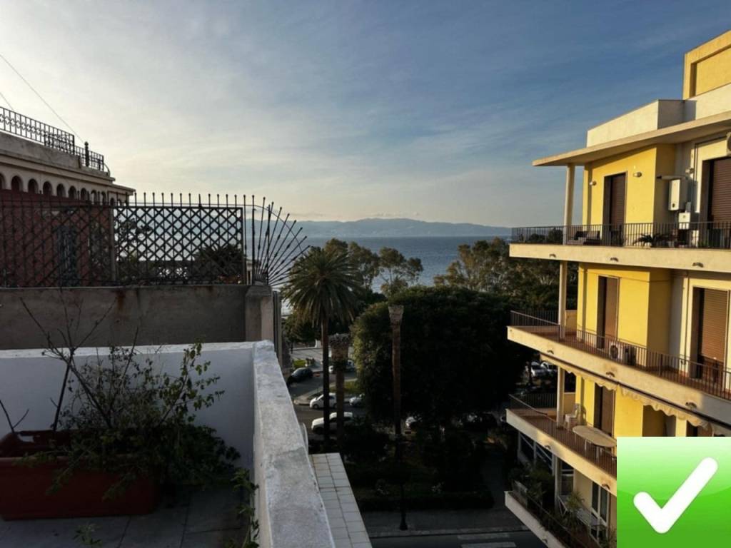 negozio in vendita a Reggio di Calabria in zona Centro Storico