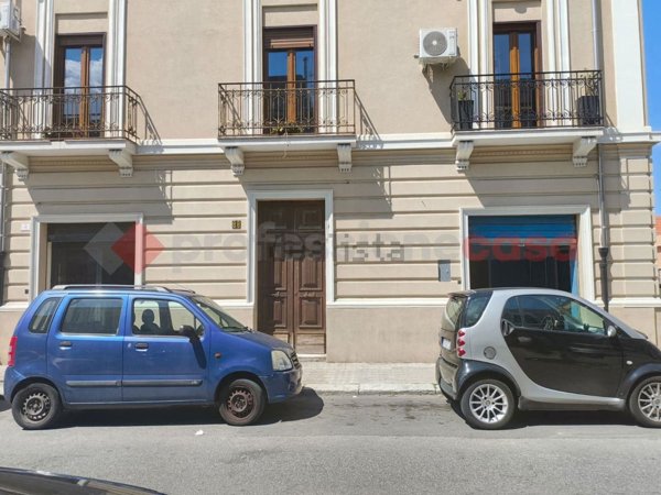 negozio in vendita a Reggio di Calabria in zona Sbarre