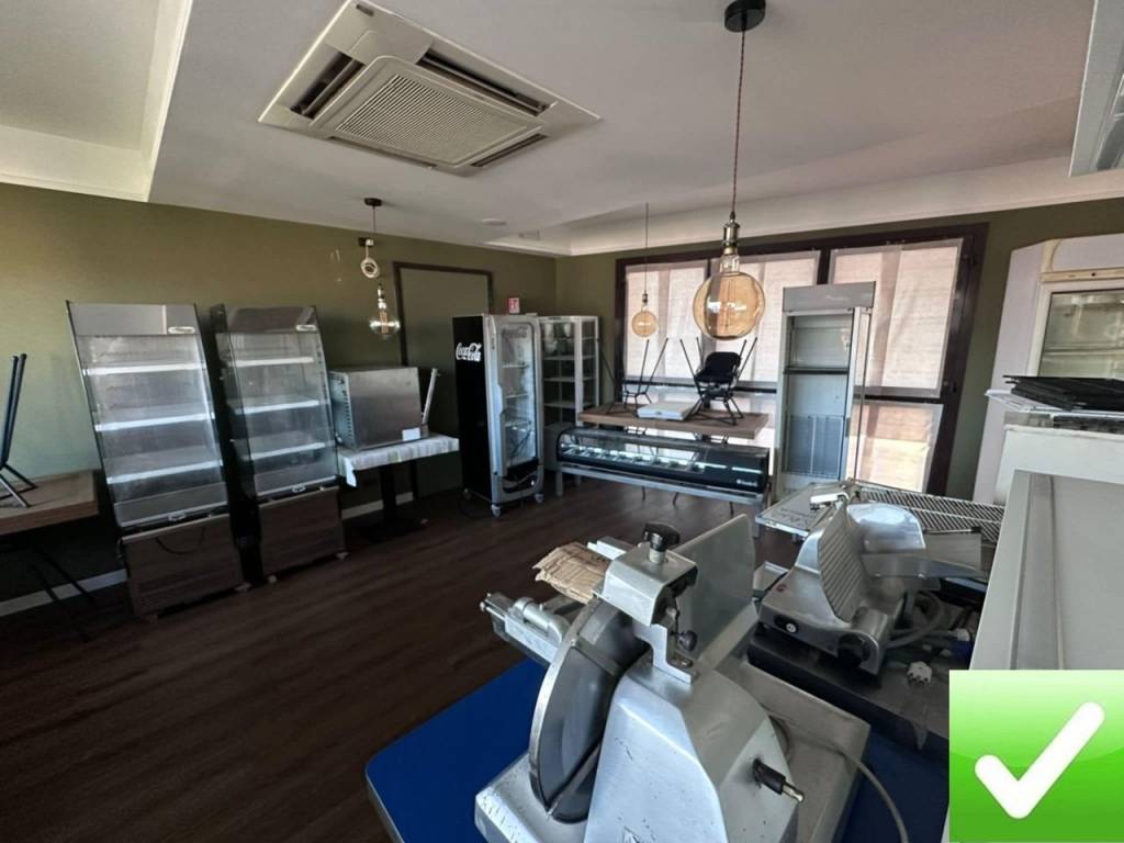 negozio in vendita a Reggio di Calabria in zona Spirito Santo