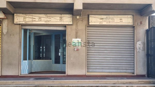 locale commerciale in vendita a Reggio di Calabria in zona Pellaro