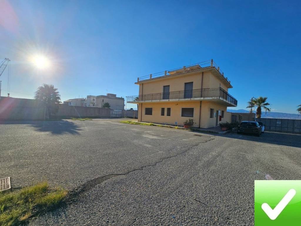 intera palazzina in vendita a Reggio di Calabria in zona Pellaro