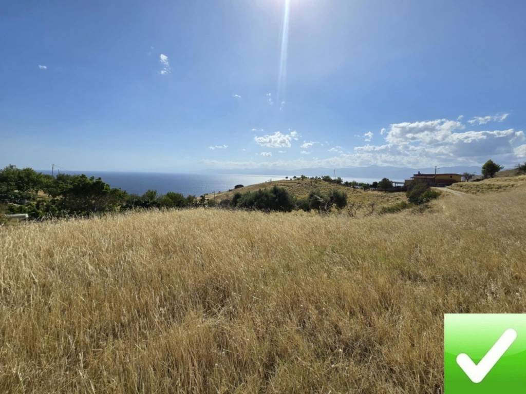 terreno agricolo in vendita a Reggio di Calabria in zona Pellaro