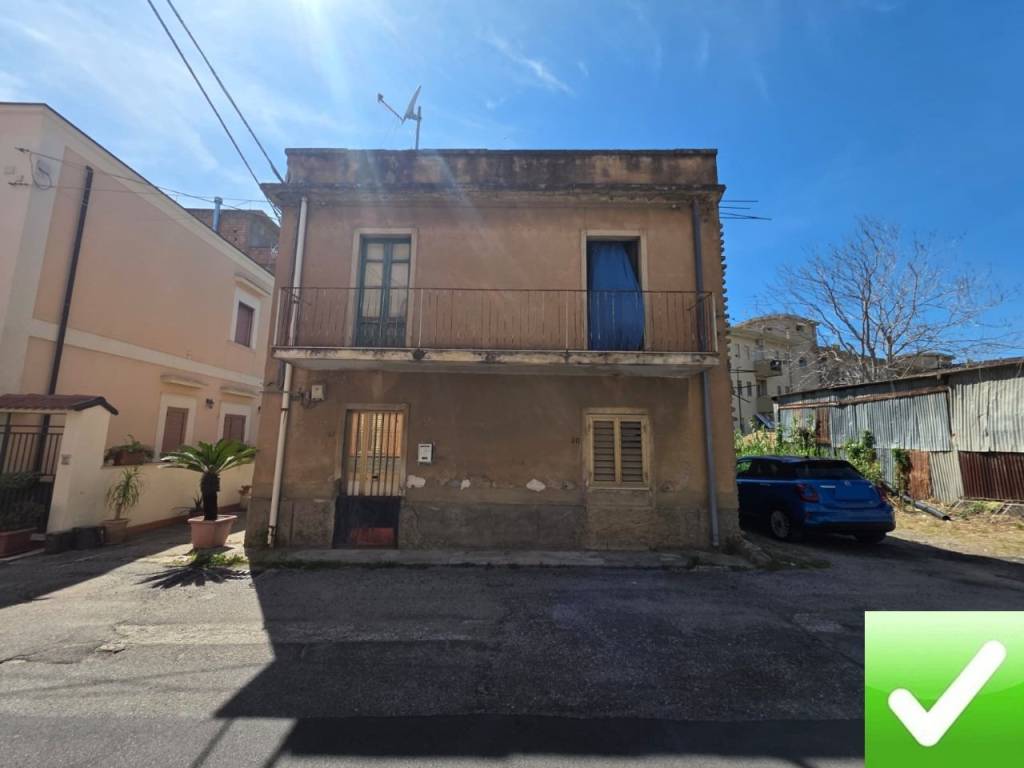 casa indipendente in vendita a Reggio di Calabria in zona Archi