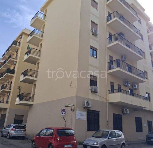 ufficio in vendita a Reggio di Calabria in zona Sbarre