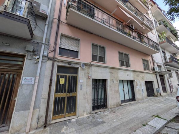 locale commerciale in vendita a Reggio di Calabria in zona Centro Storico