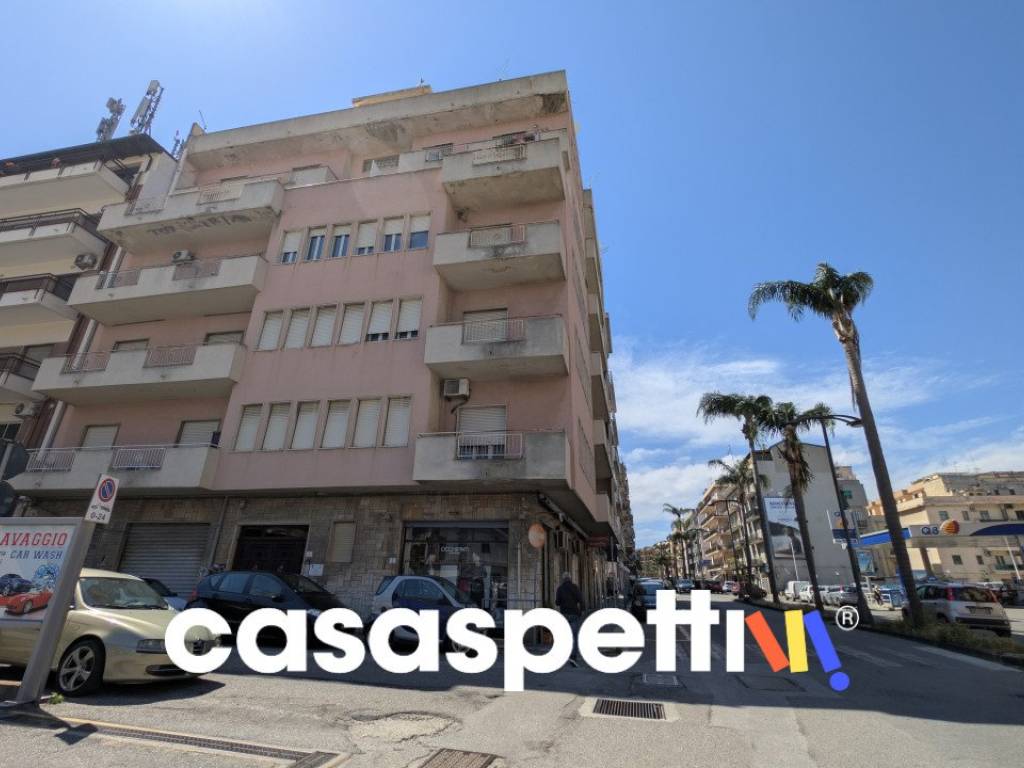 negozio in vendita a Reggio di Calabria in zona Stadio