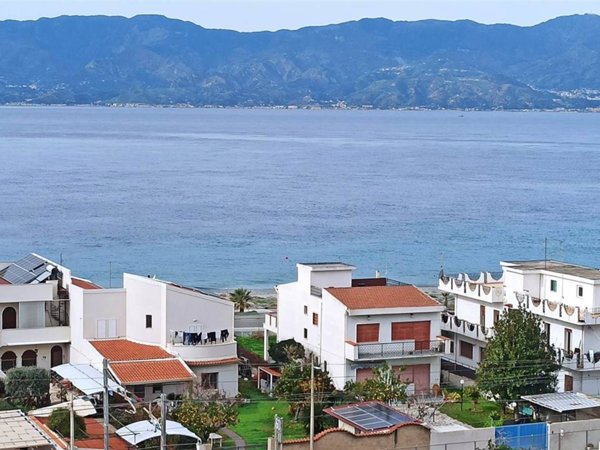 appartamento in vendita a Reggio di Calabria in zona Sbarre