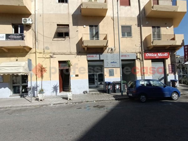 negozio in vendita a Reggio di Calabria in zona Centro Storico
