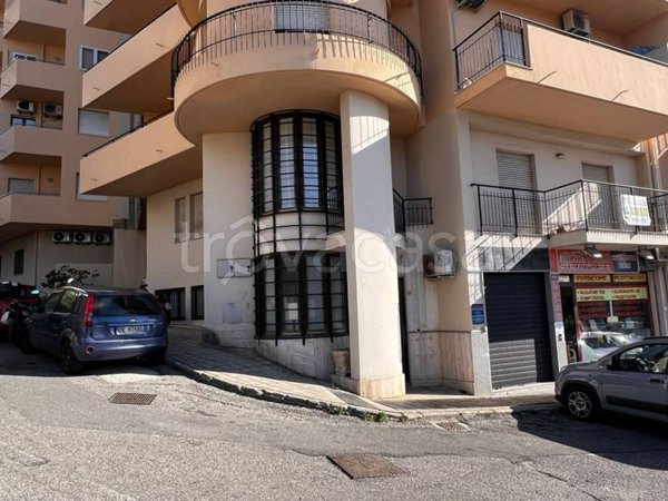 negozio in vendita a Reggio di Calabria in zona Pineta Zerbi