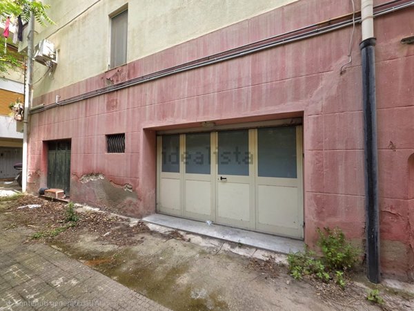 locale di sgombero in vendita a Reggio di Calabria in zona Centro Storico