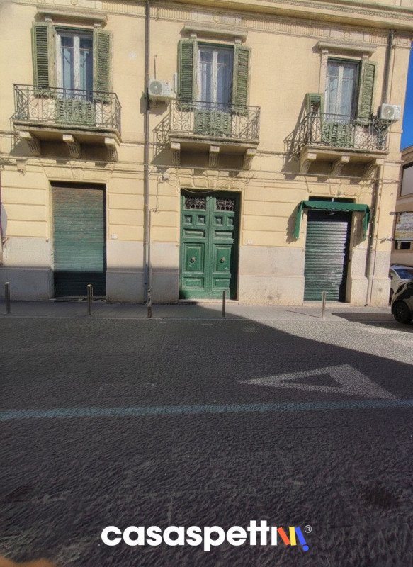 locale commerciale in vendita a Reggio di Calabria in zona Centro Storico
