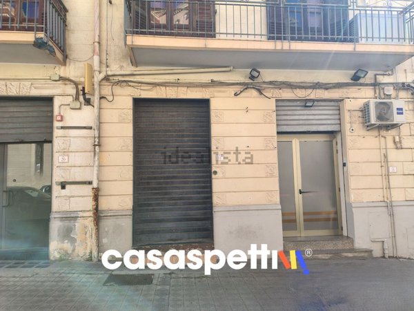 locale commerciale in vendita a Reggio di Calabria in zona Centro Storico