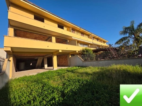 casa indipendente in vendita a Reggio di Calabria in zona Sbarre
