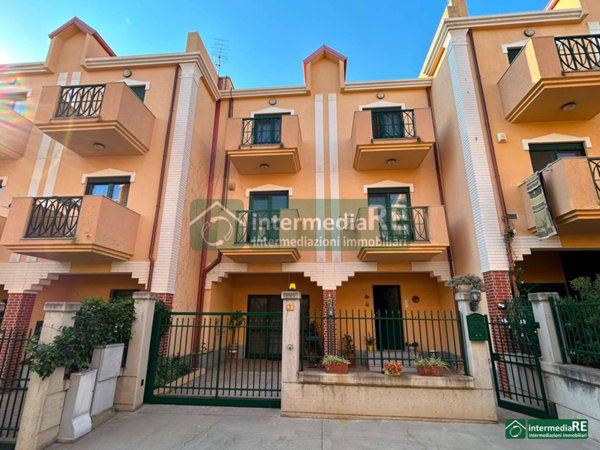 casa indipendente in vendita a Reggio di Calabria in zona Sbarre